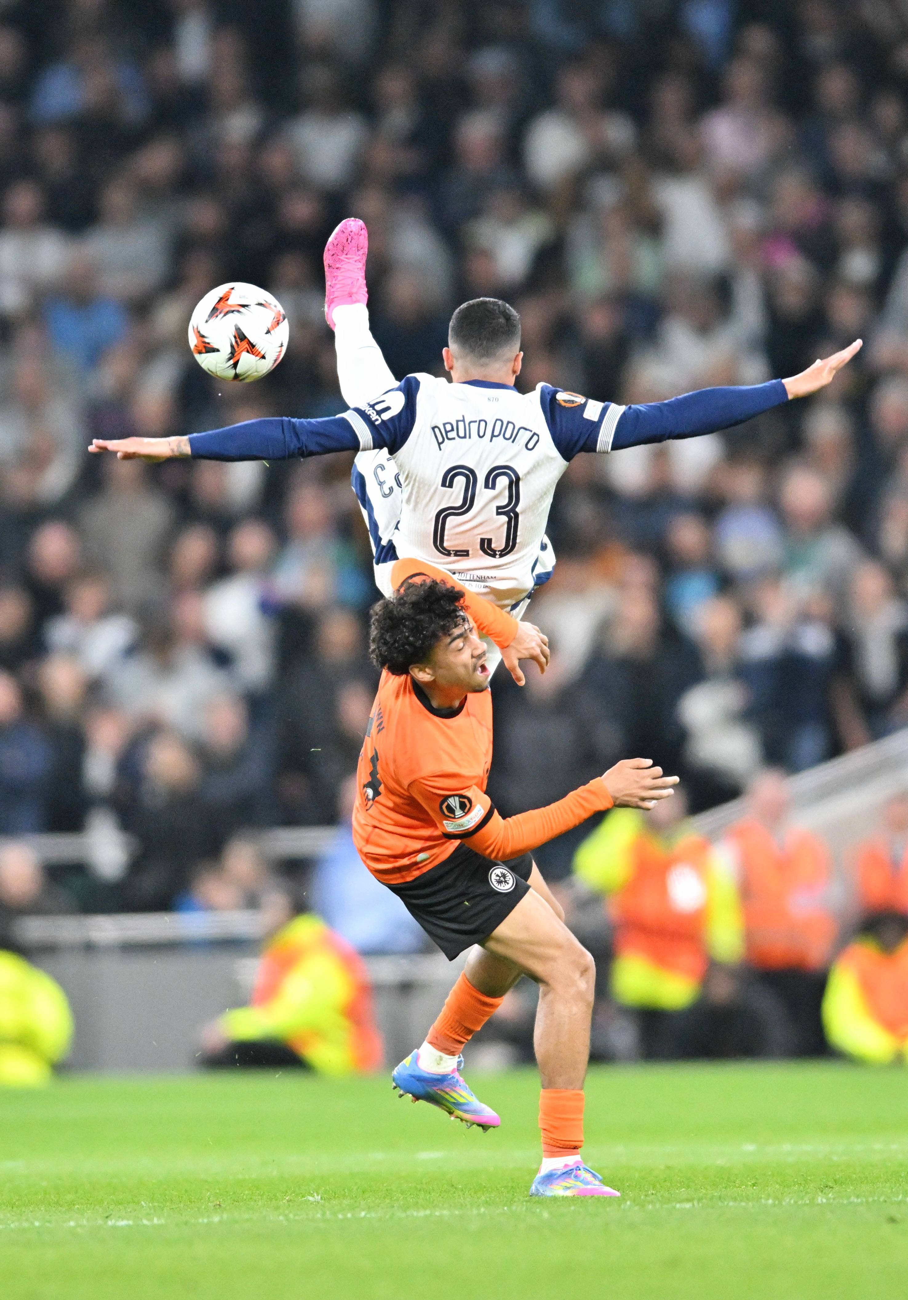 关于热刺前锋连进两球,助球队反超战局的信息 关于热刺前锋连进两球,助球队反超战局的信息