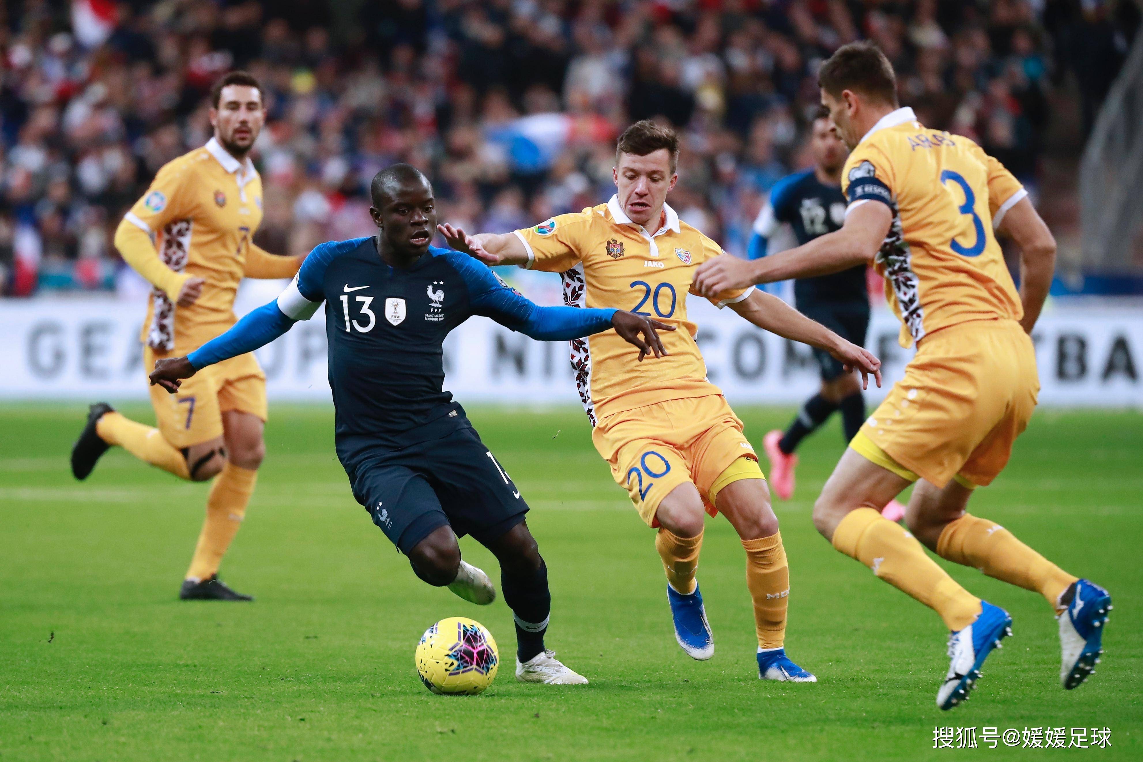 波兰国家队备战，与新加坡队争夺胜利