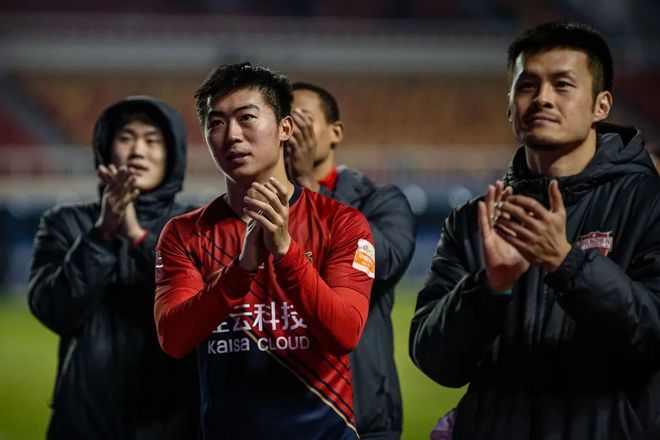 深圳佳兆业战平青岛黄海，双方互不相让的简单介绍