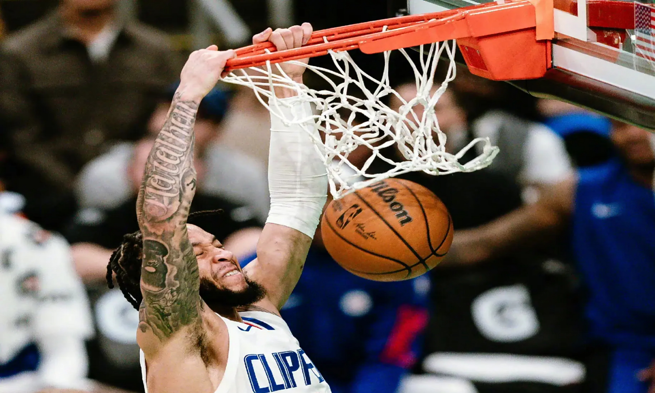 快船主场惨败雄鹿,乔治伤退 快船主场惨败雄鹿,乔治伤退